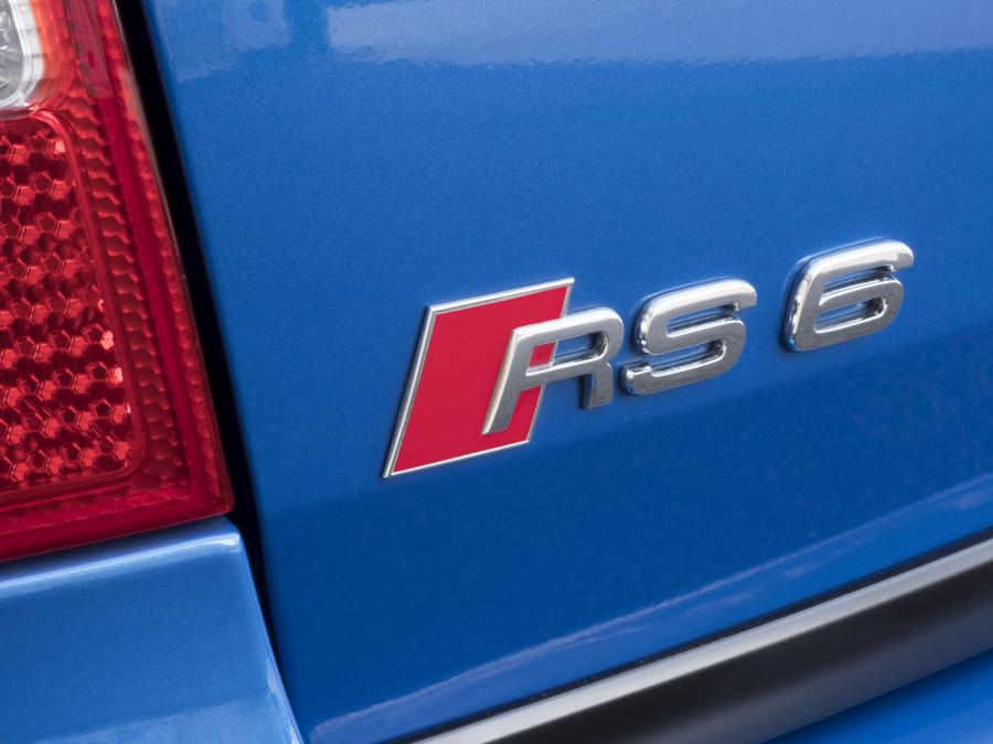 Логотип Audi RS6 plus Avant (4B, C5) 2004 года  (UK) (фото 4 из 14)